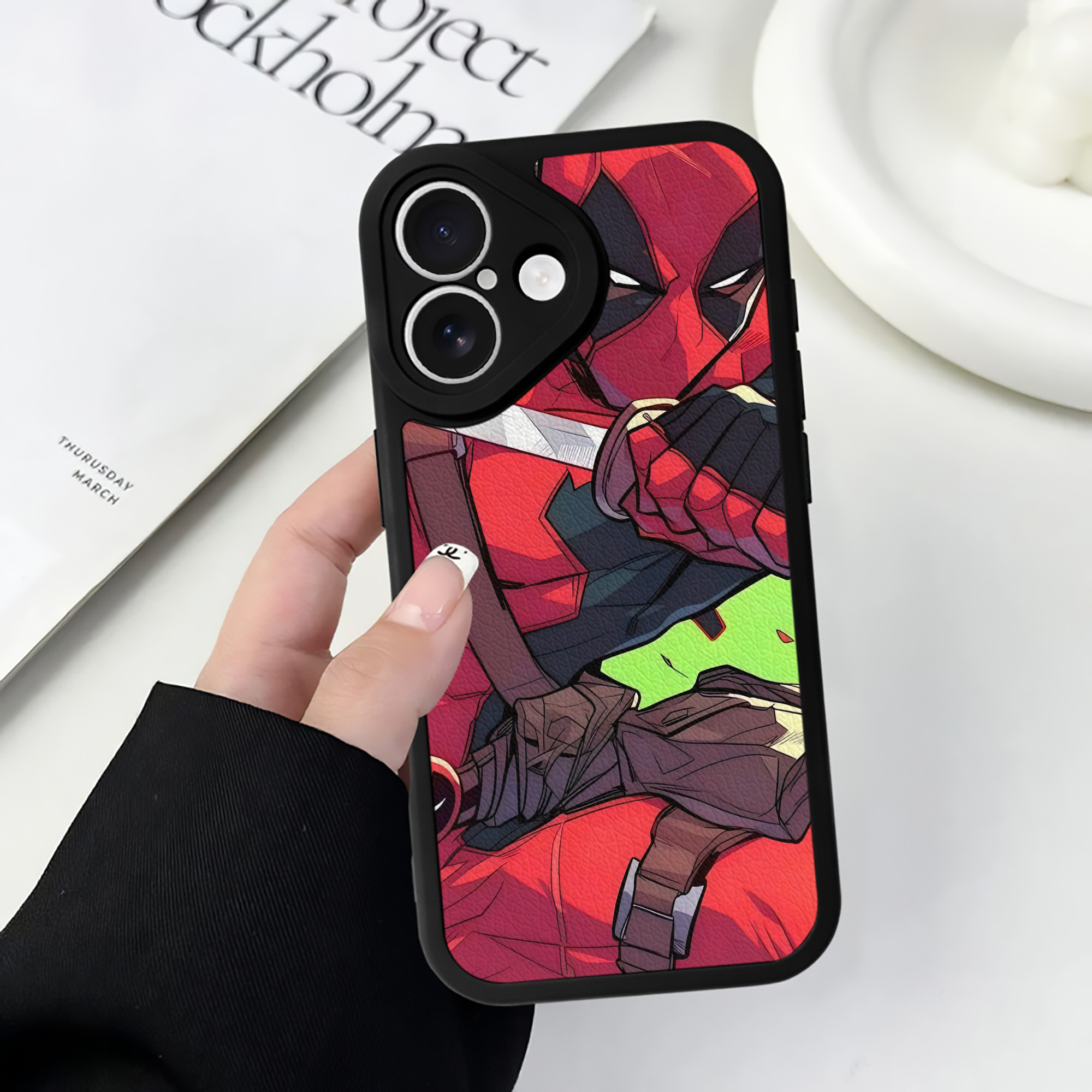 （画像用） Deadpool デッドプール 【iPhone 16シリーズ対応】シリコンスマホケース（レザー調） 材質：シリコン
